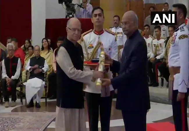 DELHI PRESIDENT HOUSE BHARAT RATNA AWARD FUNCTION CEREMONY FORMER PRESIDENT PRANAB MUKHERJEE 